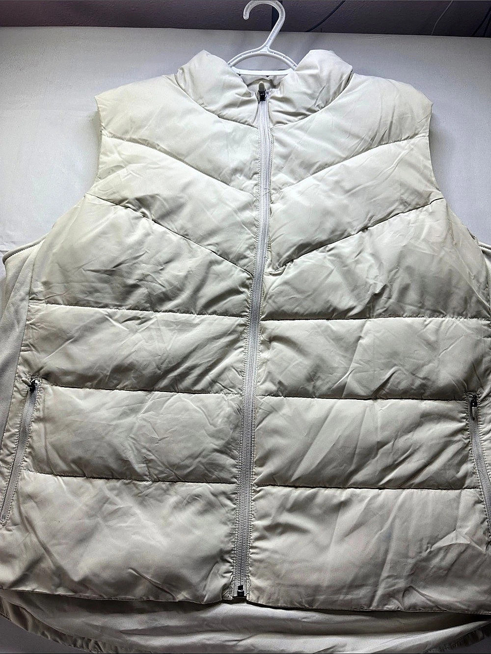 Tek Gear Puffer Vest in White Like New